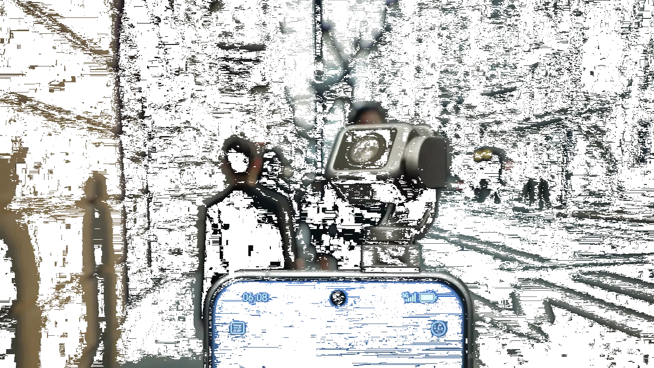 أي نوع من الكاميرات يتفوق في الأداء بين التثبيت المغناطيسي والتحرك الآلي؟